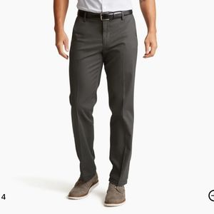 Signature Khakis, Straight Fit 33x34, New Without Tags